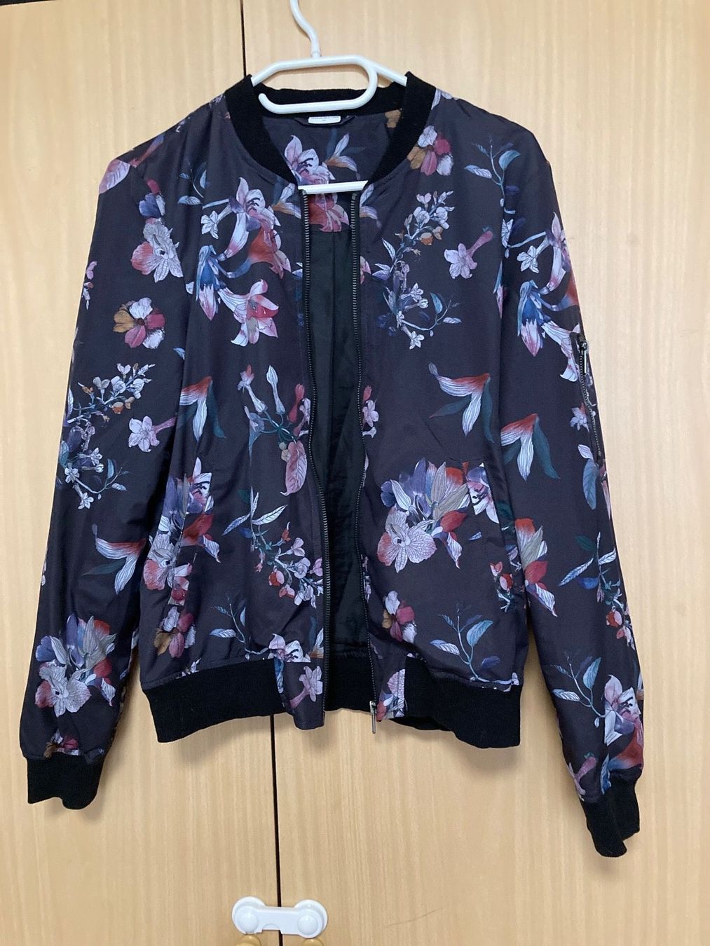 Giacche: Geblümte Jacke Gr. 36 – Usato da Thun venduto da Vans_98 1