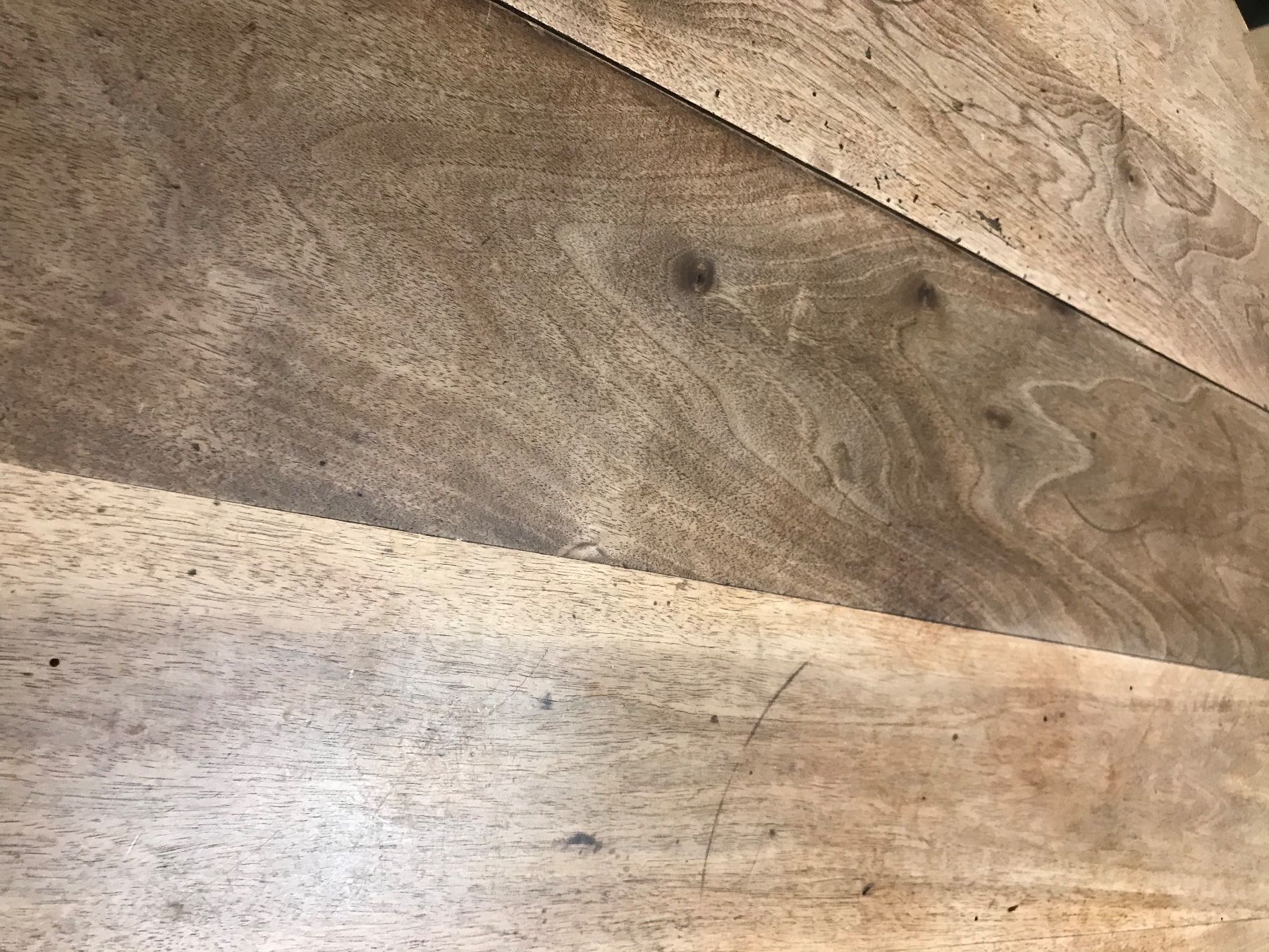 Tische: Holz Tisch Rund Nussbaum Antik – Gebraucht aus Münchenstein von  2