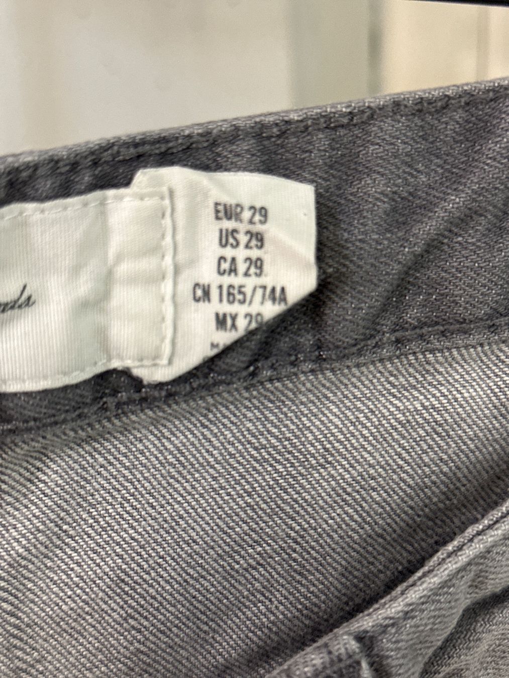 H&M Jeans: Jeans Hotpants H&M Grösse 29 – Usato da Bettwiesen venduto da Relux1 2