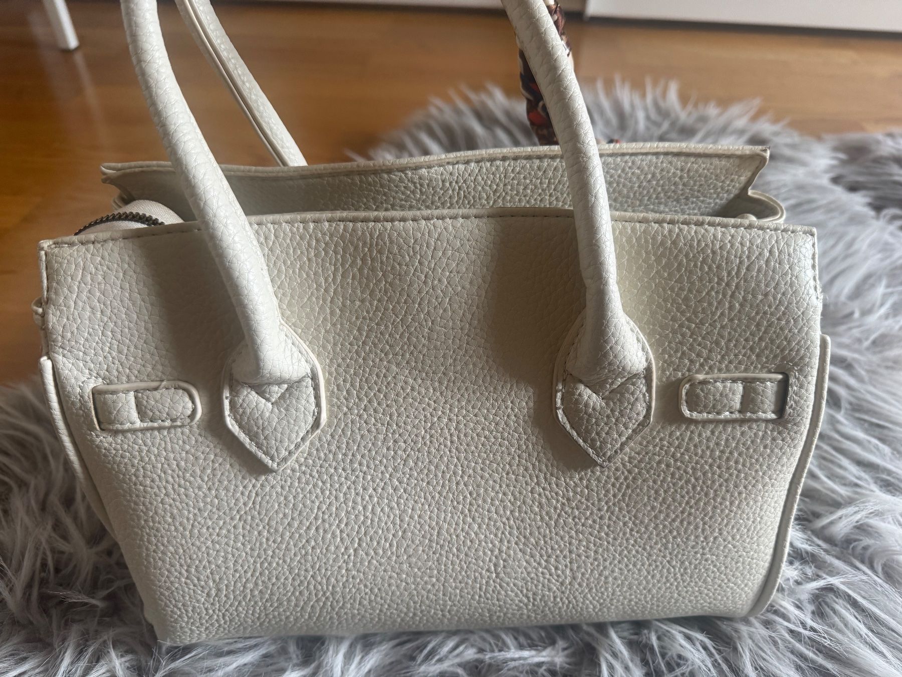 Sacs femmes: Handtasche Valentini weiss Damen – D'occasion à interlaken par zora38 5