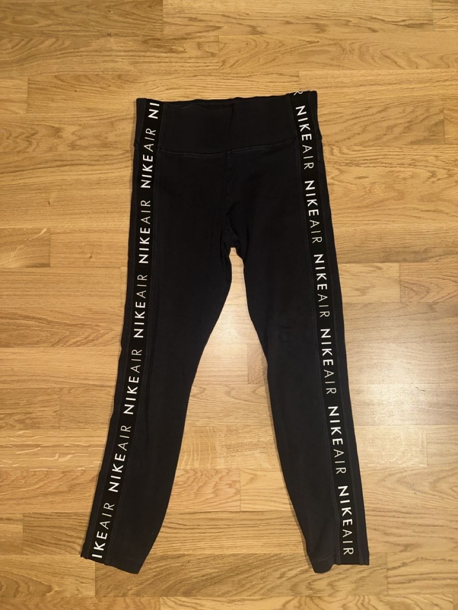 Nike Leggings: Nike Air Leggings – Usato da Dübendorf venduto da SpyridoulaT