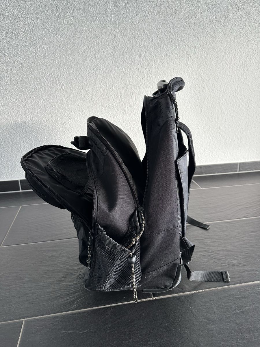 Targus Zaini: Schwarzer Laptop Rucksack – Usato da Luzern venduto da miamibeach2009 1