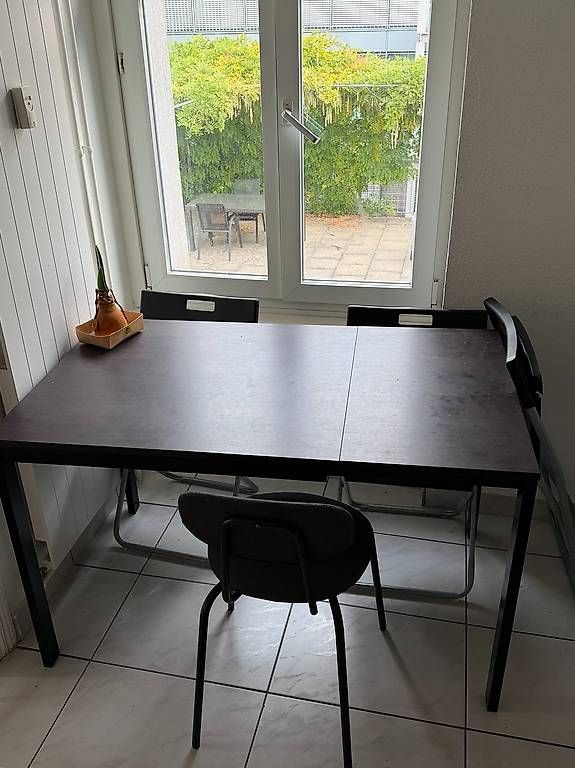 Tavoli: Free extendable dining table + 4 chairs  pickup by 30 Sep – Usato da Zürich venduto da aug_xxs5 1