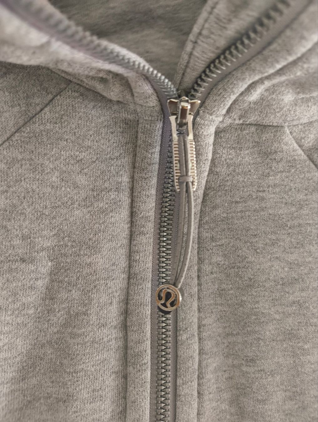 Lululemon Jacken: Lululemon Scuba Hoodie – Gebraucht aus Stein am Rhein von DaOhana 1