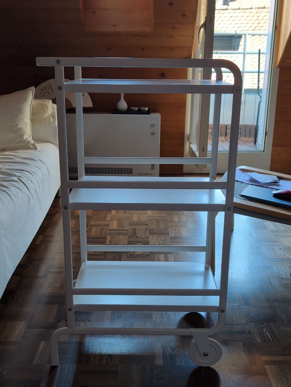 Ikea Banconi: Metal shelf white three levels – Usato da Zug venduto da Gmask