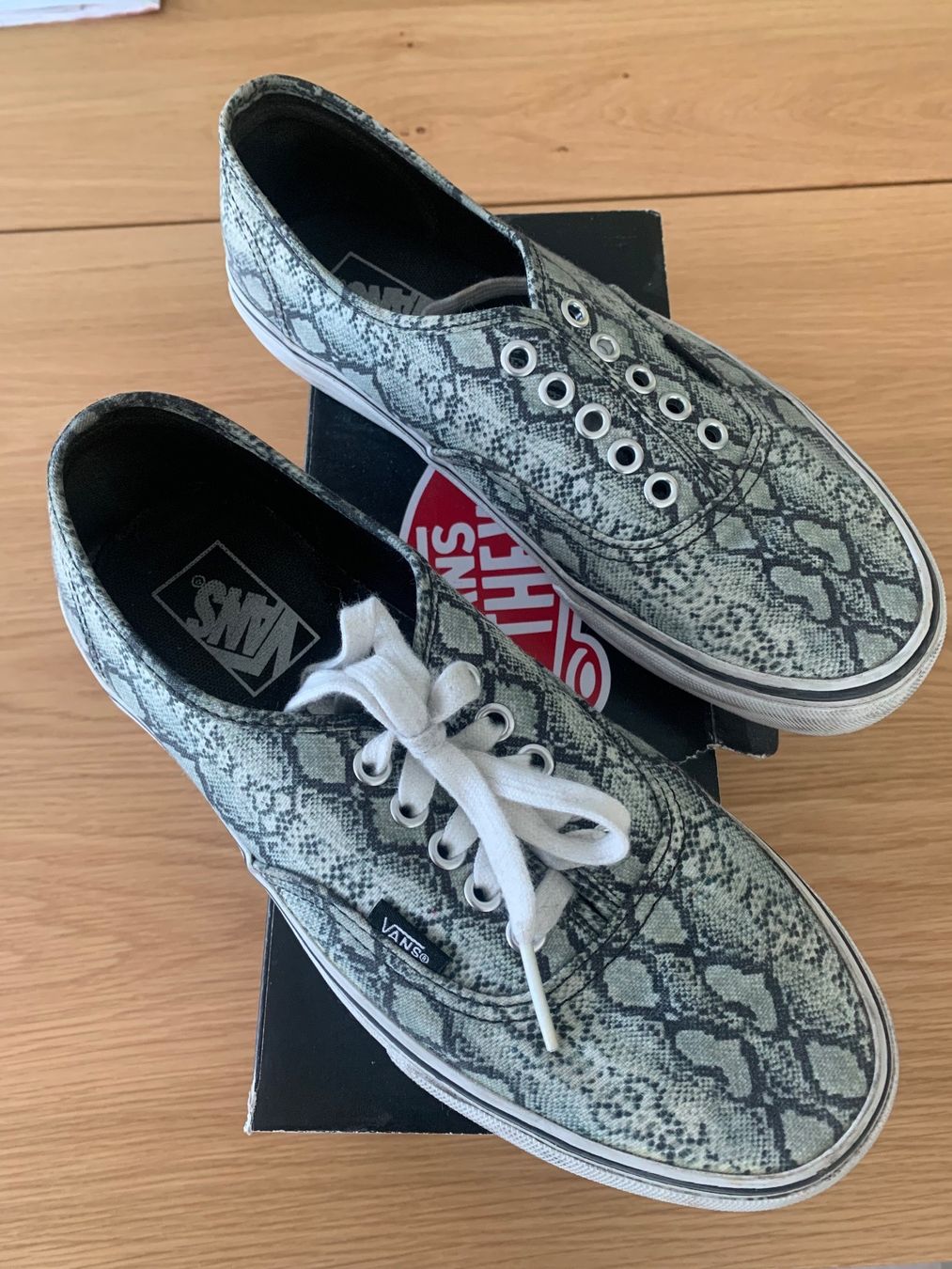 Vans Herrenschuhe: Vans Low Sneaker – Gebraucht aus Zürich von sdla