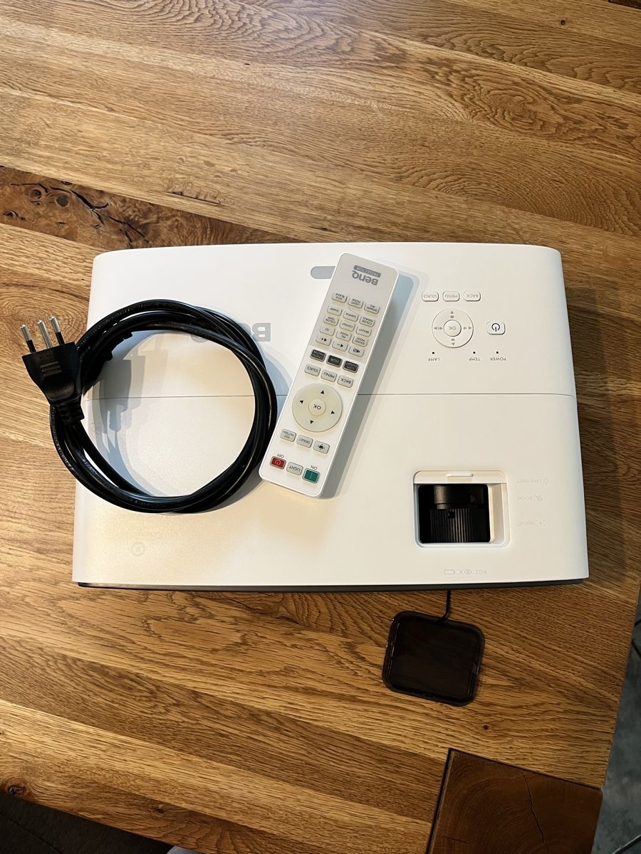 BenQ Home Cinema: Benq W2710 Beamer – Usato da Eschlikon TG venduto da i.r. 5