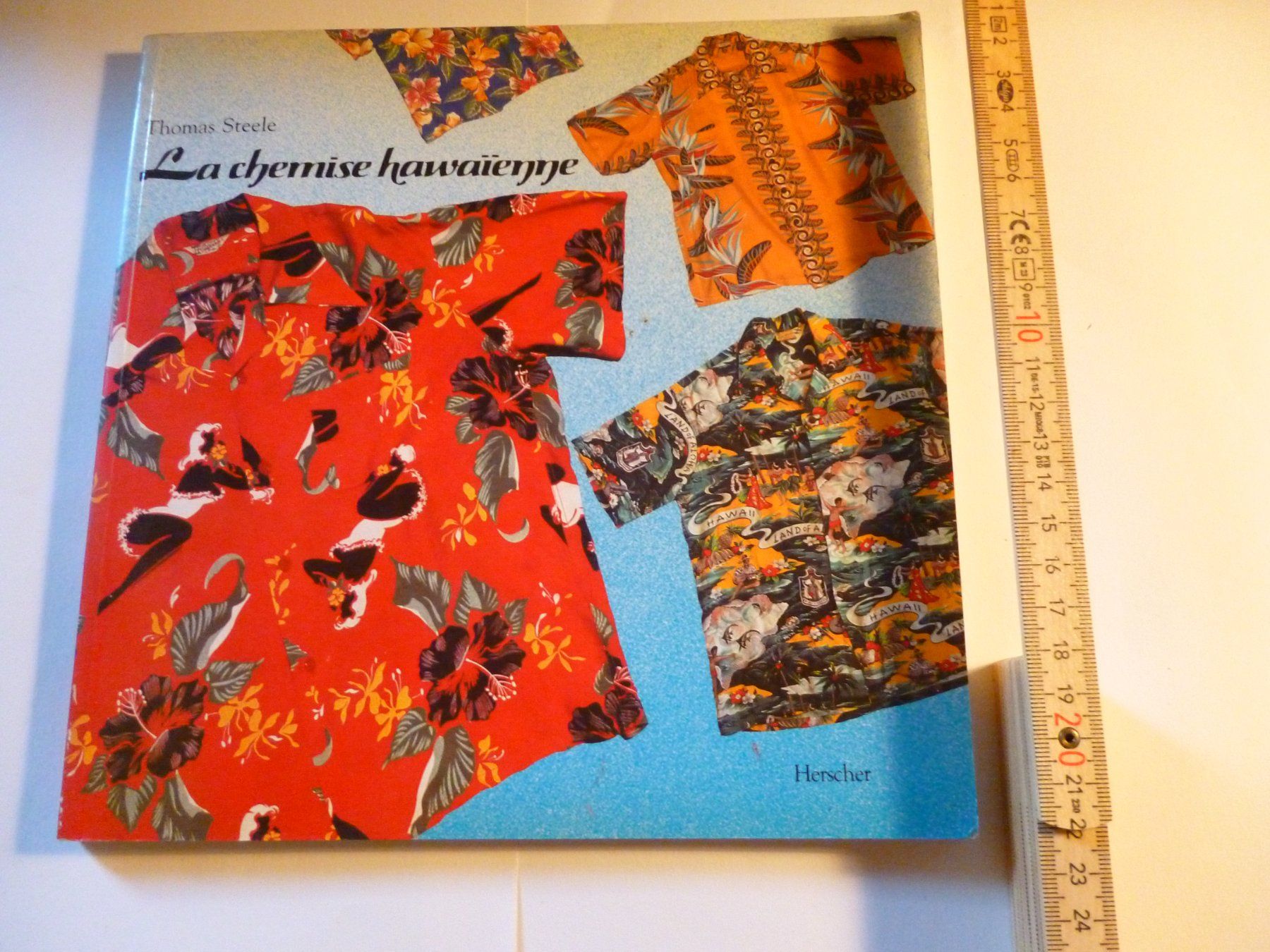 Libri: La chemise Hawaïenne par Thomas Steele – Usato da Montreux venduto da dodeskaden