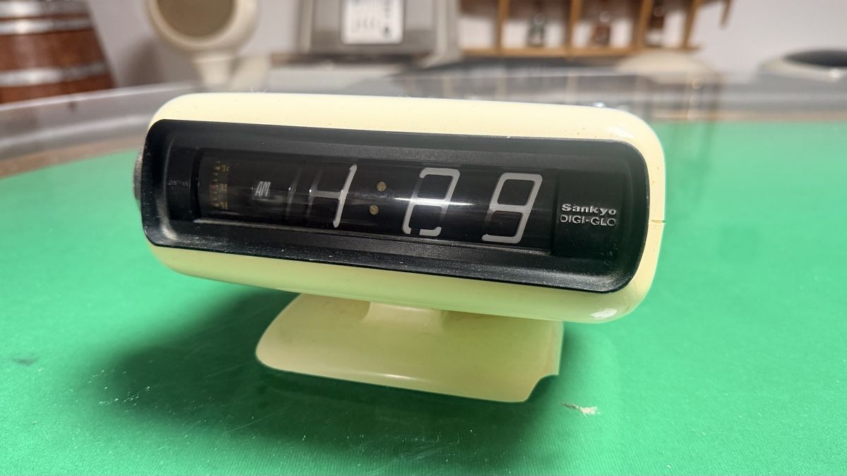 Sveglie: Réveil digital Sankyo Digi-Glo vintage, flip clock – Usato da Colombier NE venduto da manupsin 2