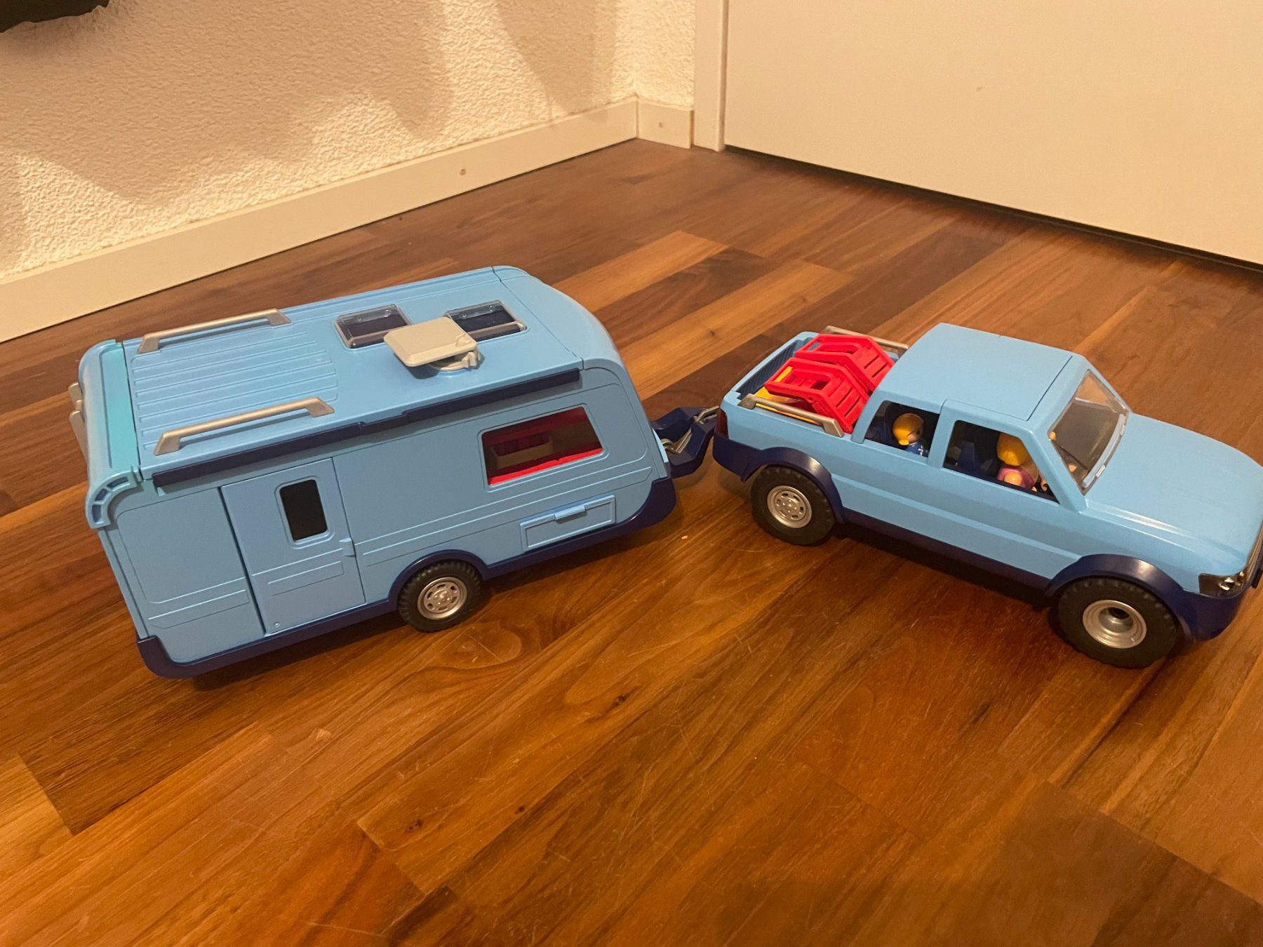 Playmobil Giocattoli: Playmobil Wohnwagen mit Auto – Usato da Brunnen venduto da Padigross 2