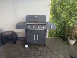 Sommer-Schnäppchen: Gasgrill mit 4 Brenner - gebraucht