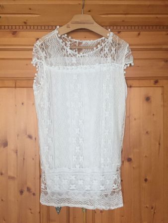Kurzes Mini-Kleid aus Spitze - Grösse L - NEU