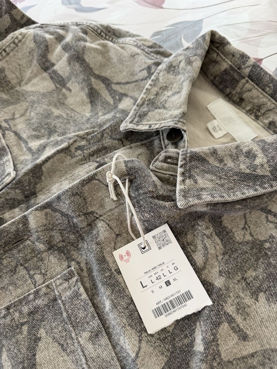 Jacken: Zara Abstract Print Overshirt – Neu und originalverpackt aus Niederglatt ZH von dan_sp5w 2