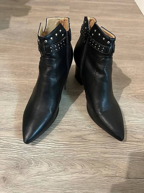 Chaussures femmes: Stiefeletten  – D'occasion à Schwerzenbach par nic_zt5r