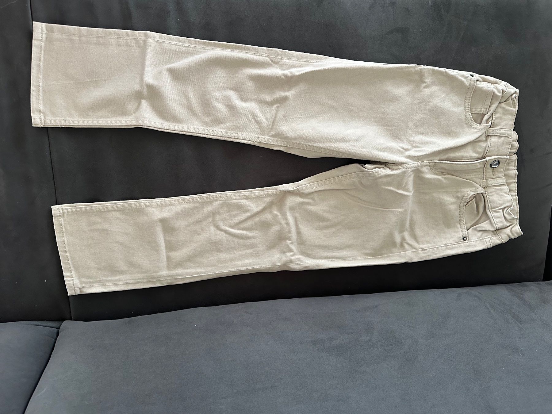 H&M Lotti & Set di vestiti: Kleiderpaket Gr. 128 Pullover und Hose neuwertig! – Usato da Häggenschwil venduto da laesskerc 4