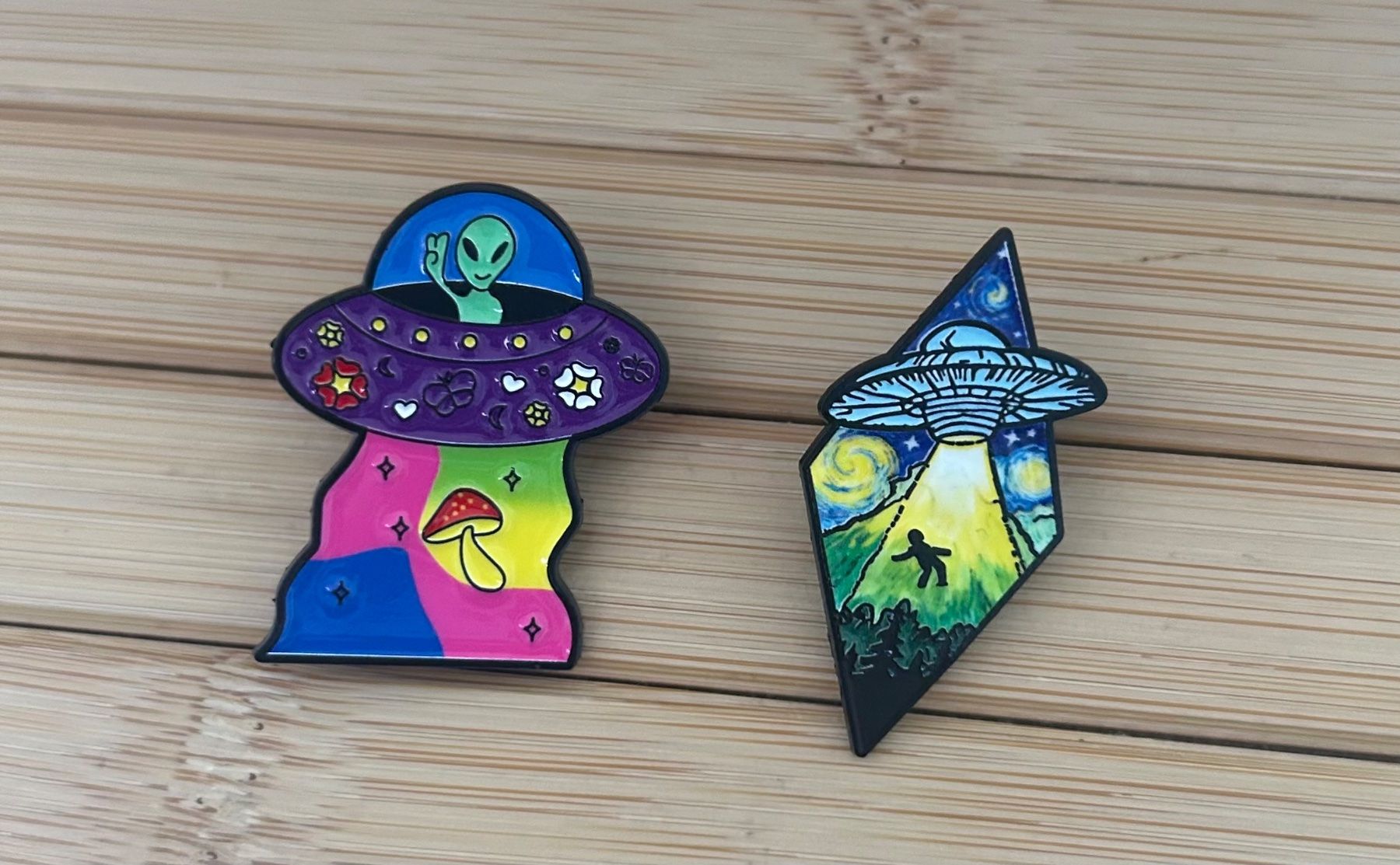 Placchette & Badge: 2x Pin UFO Aliens – Nuovo e nell'imballaggio originale da Geneve venduto da vane267