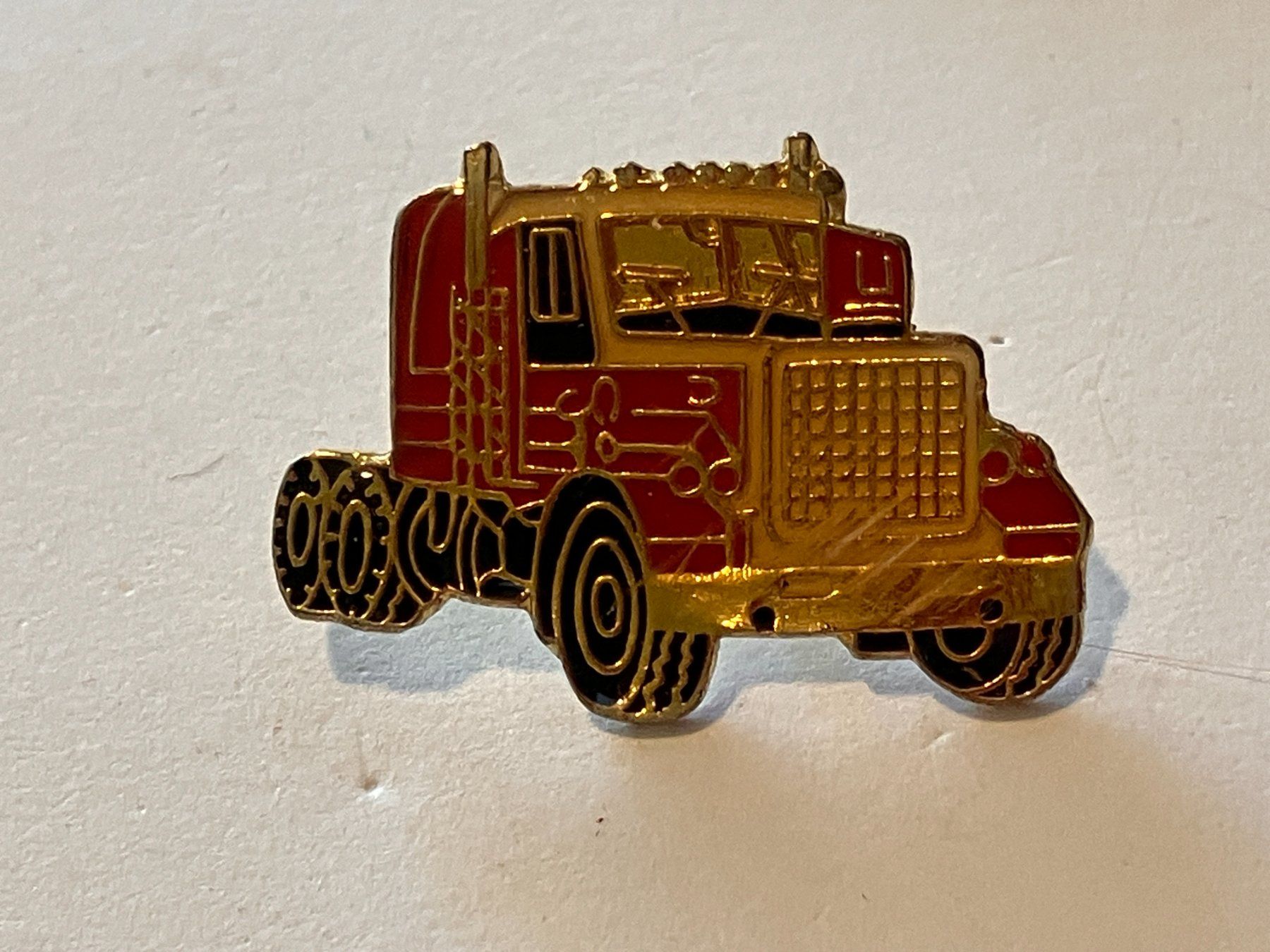 Placchette & Badge: 1 Pin Truck – Usato da Basel venduto da djwwpp