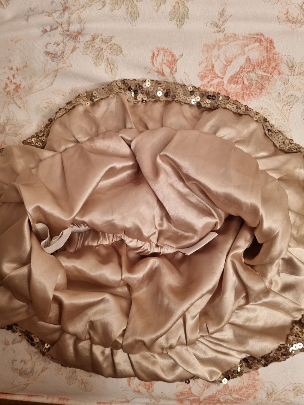 Vestiti & Gonne: Jupe dorée à paillettes, taille 104 – Usato da Riddes venduto da pierre-a-facettes 2