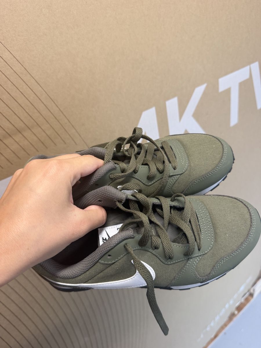 Nike Chaussures femmes: Nike schuhe Gr.37 – Neuf (Voir description) à Bülach par asy_v9jt