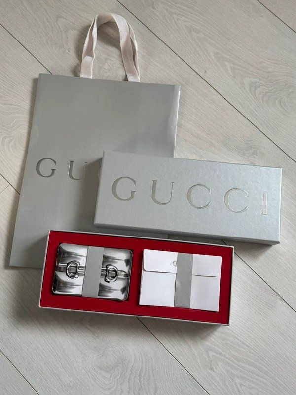 Alle Dekorationen: Gucci Grußkartenbox für Feiertage – Neu und originalverpackt aus Auw von Neo_z2rq