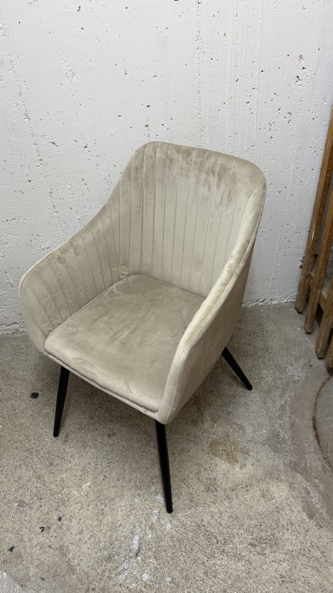 Sedie: 2 moderne Samt-Stühle in Beige / Creme – Usato da Embrach venduto da siiviisii 2