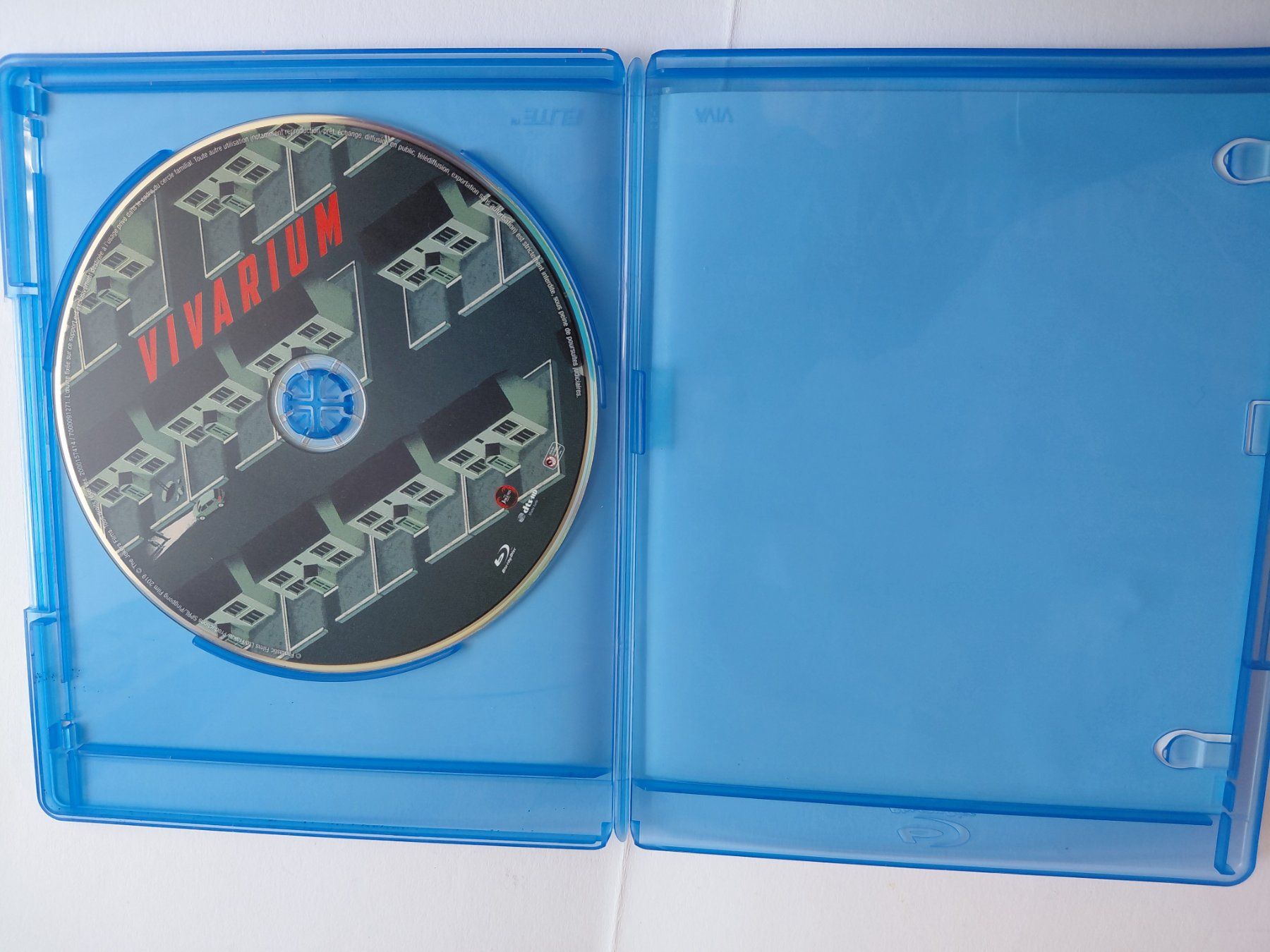 Tutti i DVDs: VIVARIUM – Usato da Denges venduto da Hellboy10 3