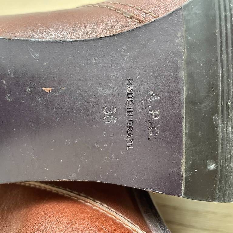 Apc Scarpe da donna: Lederstiefel von a.p.c. Grösse 36 – Usato da Aarburg venduto da Qin3ze 3