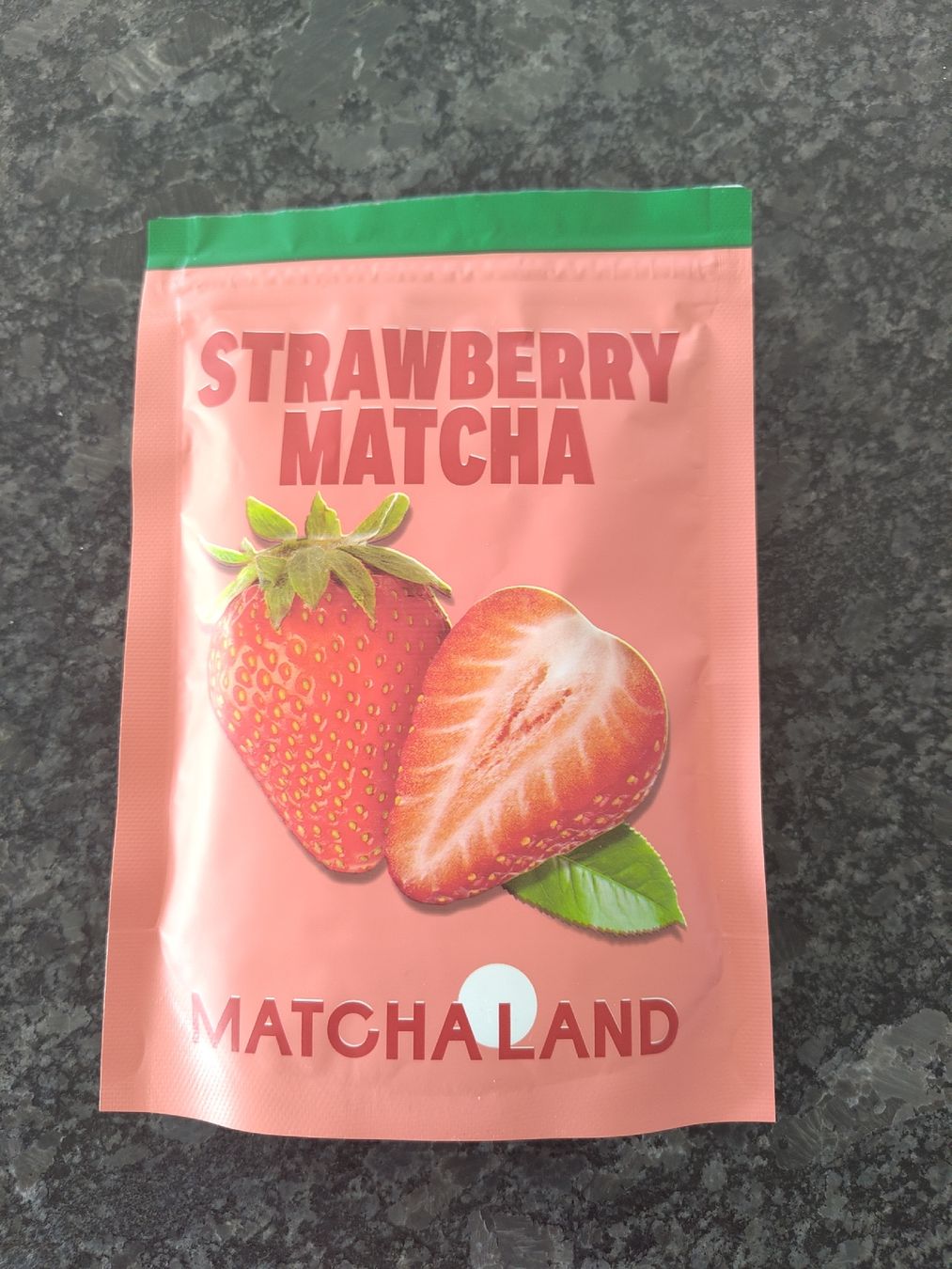 Cibi & Specialità: Strawberry Matcha ungeöffnet – Nuovo e nell'imballaggio originale da Brünisried venduto da Luxerli93
