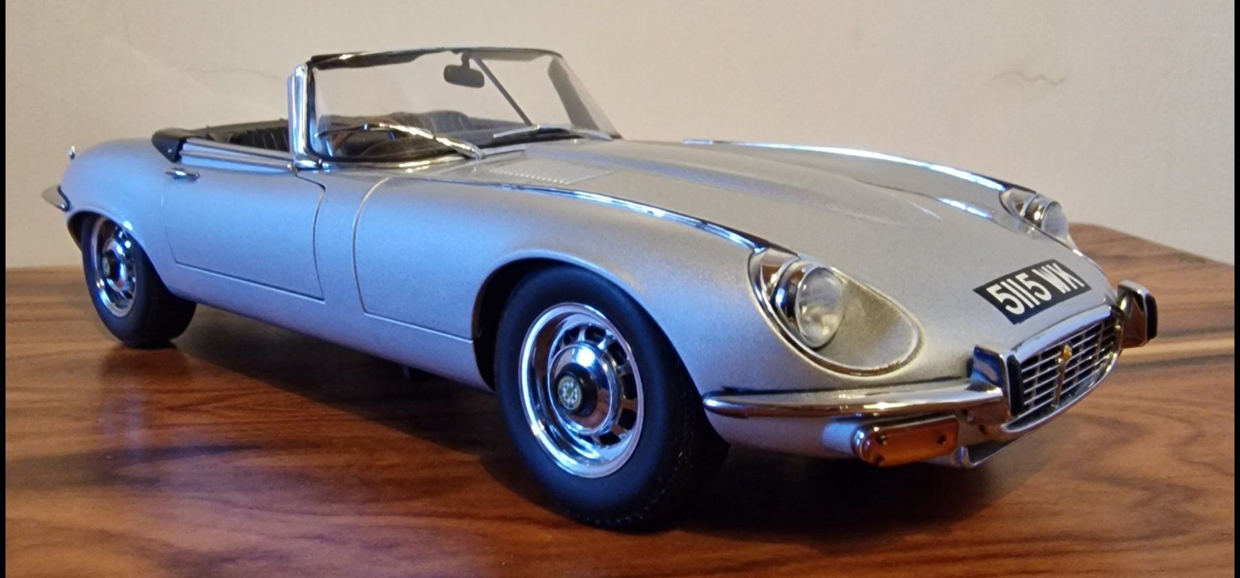 Autoart Modellautos: Autoart 1:18 Jaguar e-type silber – Gebraucht aus Rüti b. Büren von tempo50 1