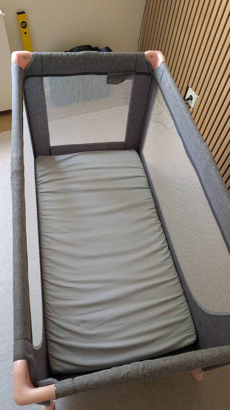 Betten: Kinderkraft Reisebett grau + Matratze  – Gebraucht aus Dietikon von b.pierre 5