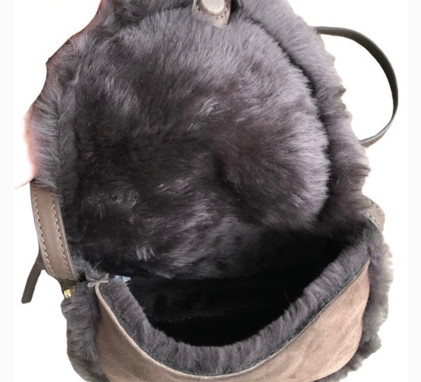 Ugg Borse da donna: Sac UGG Crossbody Chocolate – Nuovo e nell'imballaggio originale da Orbe venduto da D-stockFactory-Orbe 1