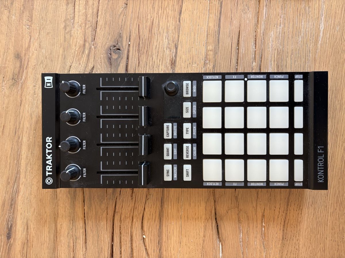 Native Instruments Mischpulte: Native Instruments Traktor Kontrol F1 – Gebraucht aus Uster von lla_7tj9