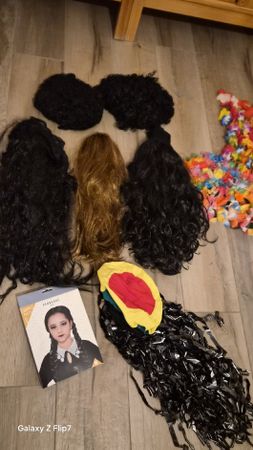 GRAND LOT DÉGUISEMENTS accessoires et costumes de fête varié