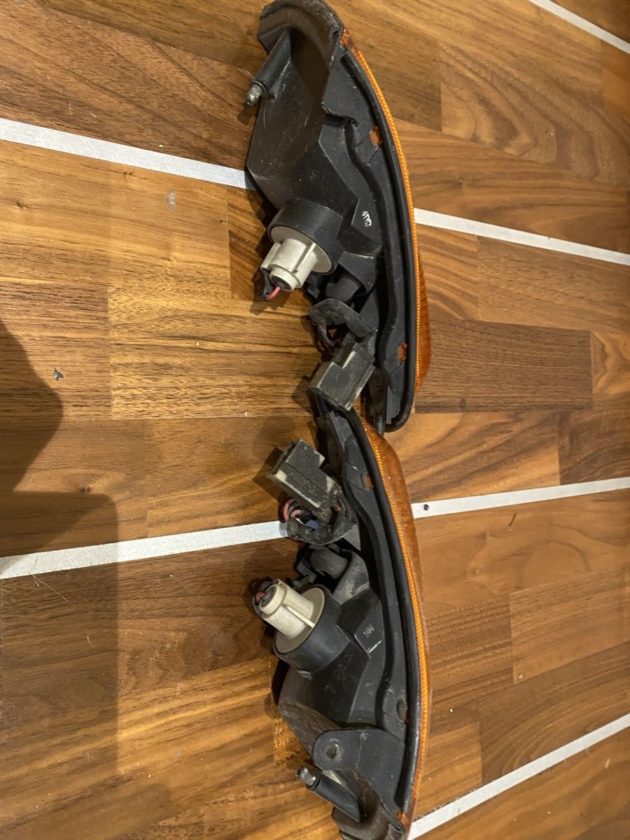 Nissan Tutti pezzi di ricambio auto: Original Nissan Skyline R32 Blinker Set Gelb – Usato da Immensee venduto da AutoTrader24 1