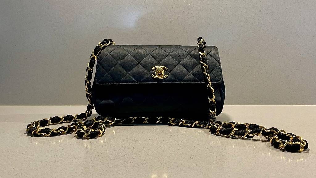 Borse da donna: Chanel Mini Timeless/Classique in raso nero – Usato da Balerna venduto da mgi_gtp5