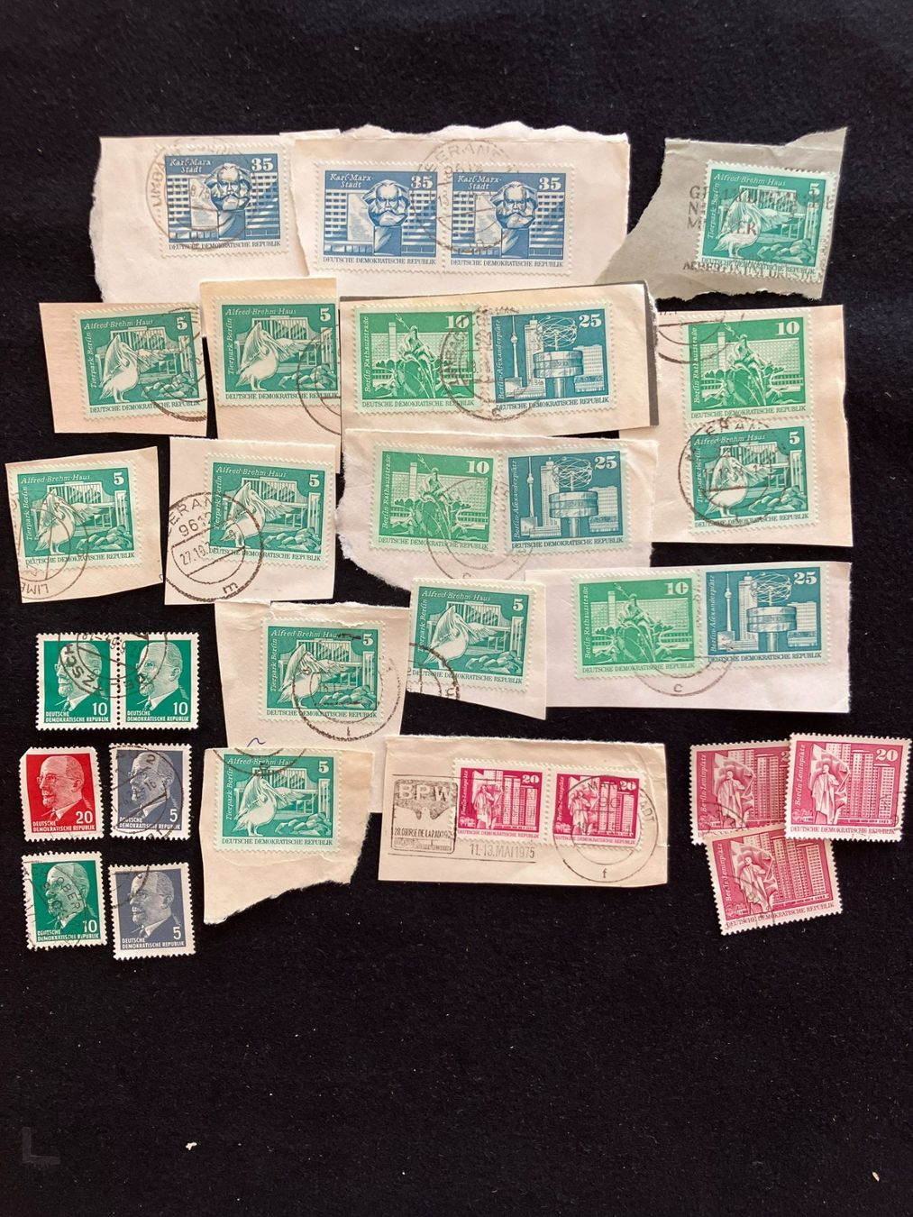 Tous les timbres: Briefmarken DDR, Köpfe und Plätze – D'occasion à Basel par djwwpp