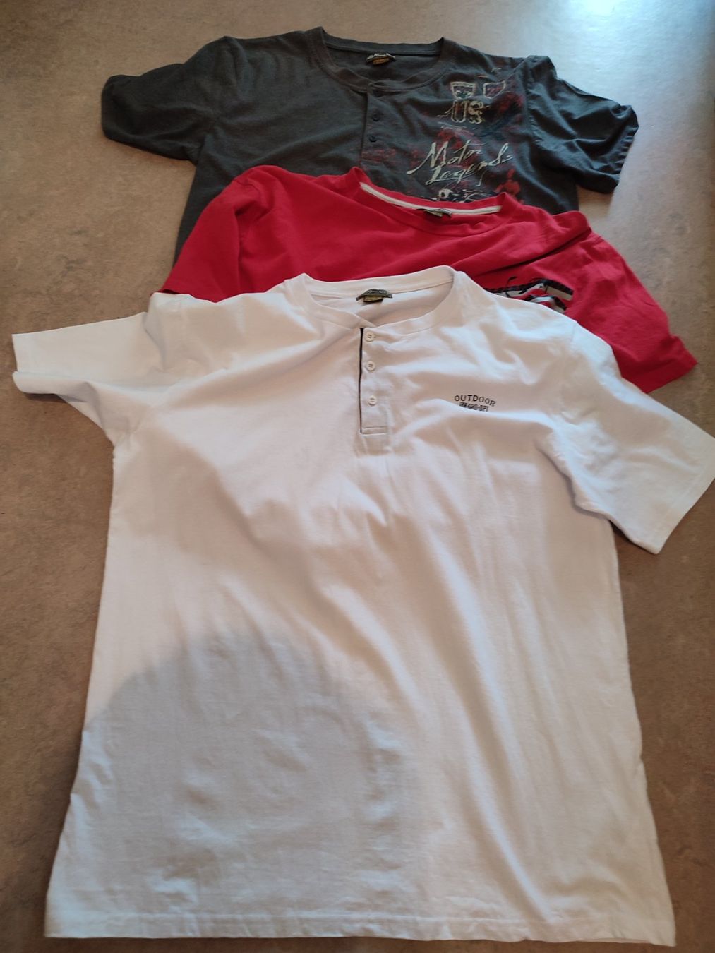 T-shirt: 3 Herren T-Shirt gr.XXL – Usato da Biel/Bienne venduto da ruggi03