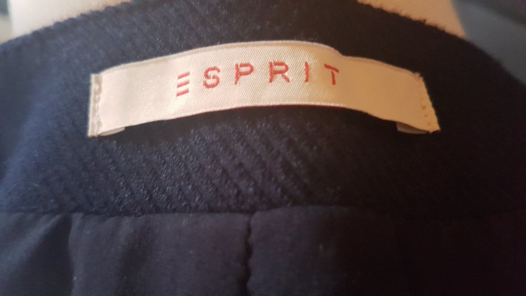 Esprit Jacken: Veste bleue marine et dorée taille M marque Esprit – Gebraucht aus Villiers von san_jn5w 5