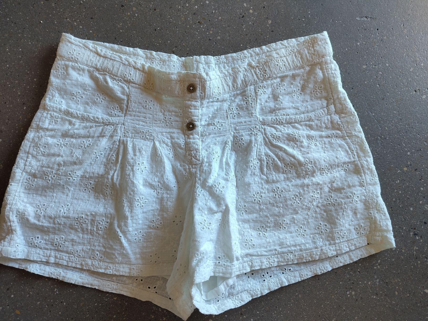 C&A Pantaloni: Short – Usato da Zürich venduto da aurelie.99