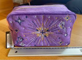 Lila Kosmetiktasche mit Stickerei, Neu & Unbenutzt!