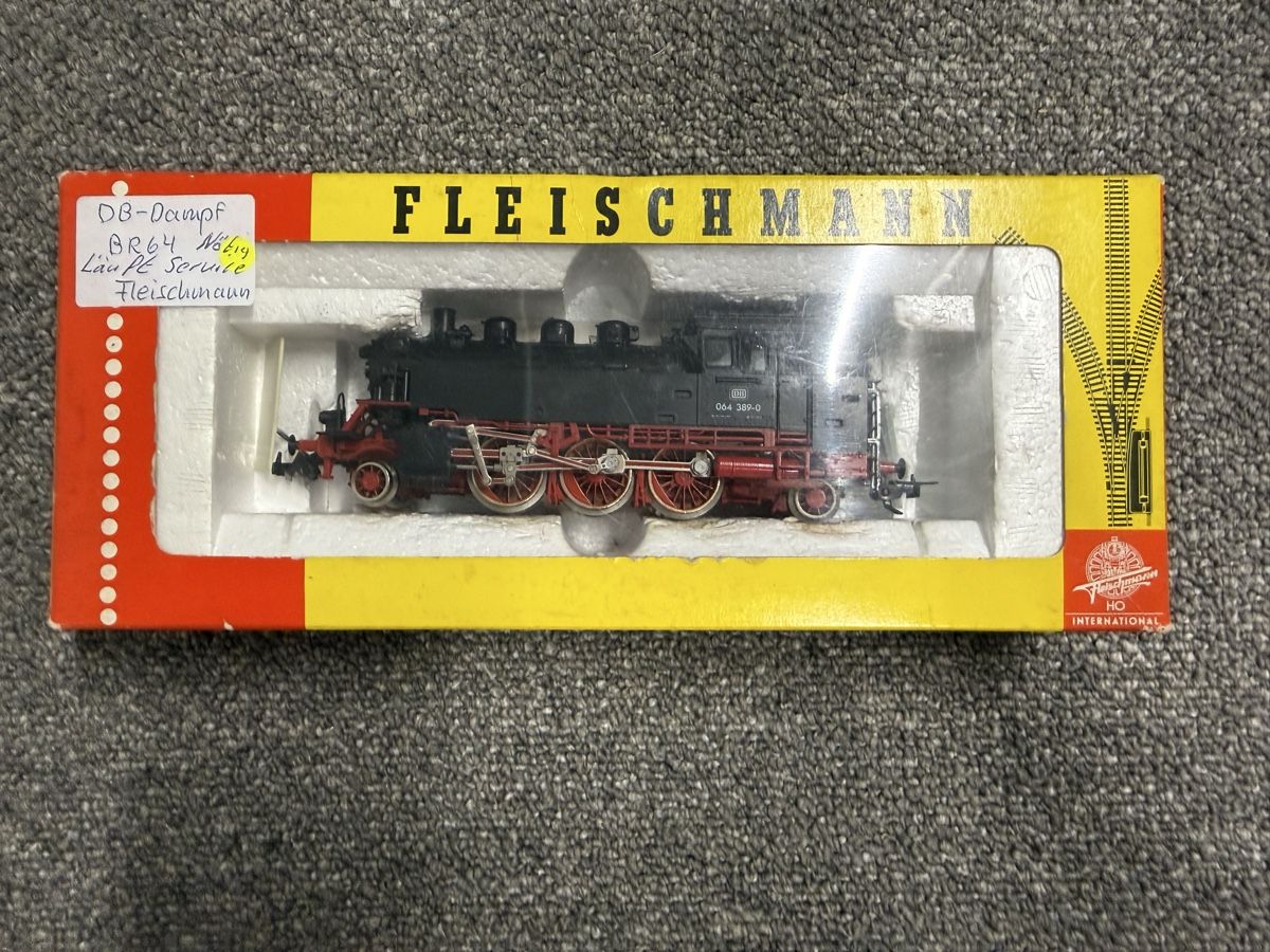 Fleischmann Modelleisenbahnen: Fleischmann Dampflok BR64 064 389-0 Ho  – Gebraucht aus Berikon von TopLok
