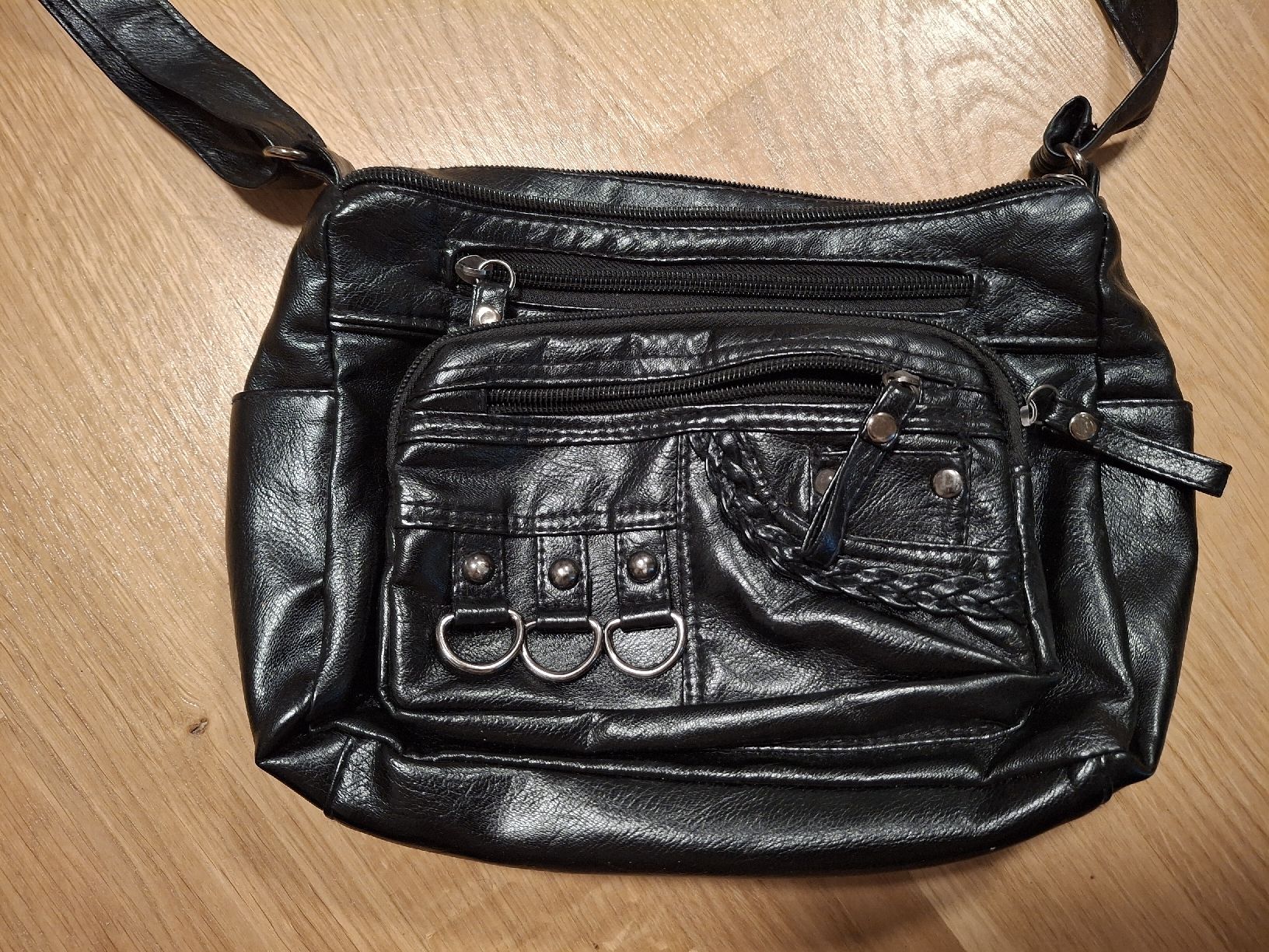 Borse da donna: Schwarze Umhängetasche – Usato da Glattpark(Opfikon) venduto da Beckf0rd