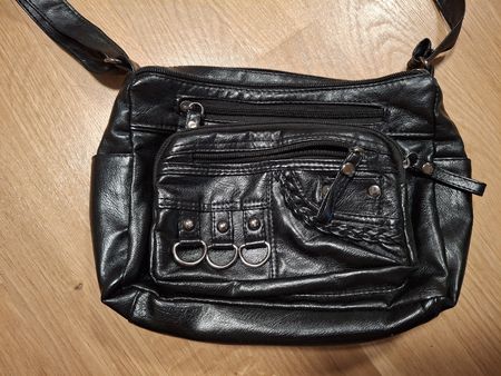 Schwarze Umhängetasche