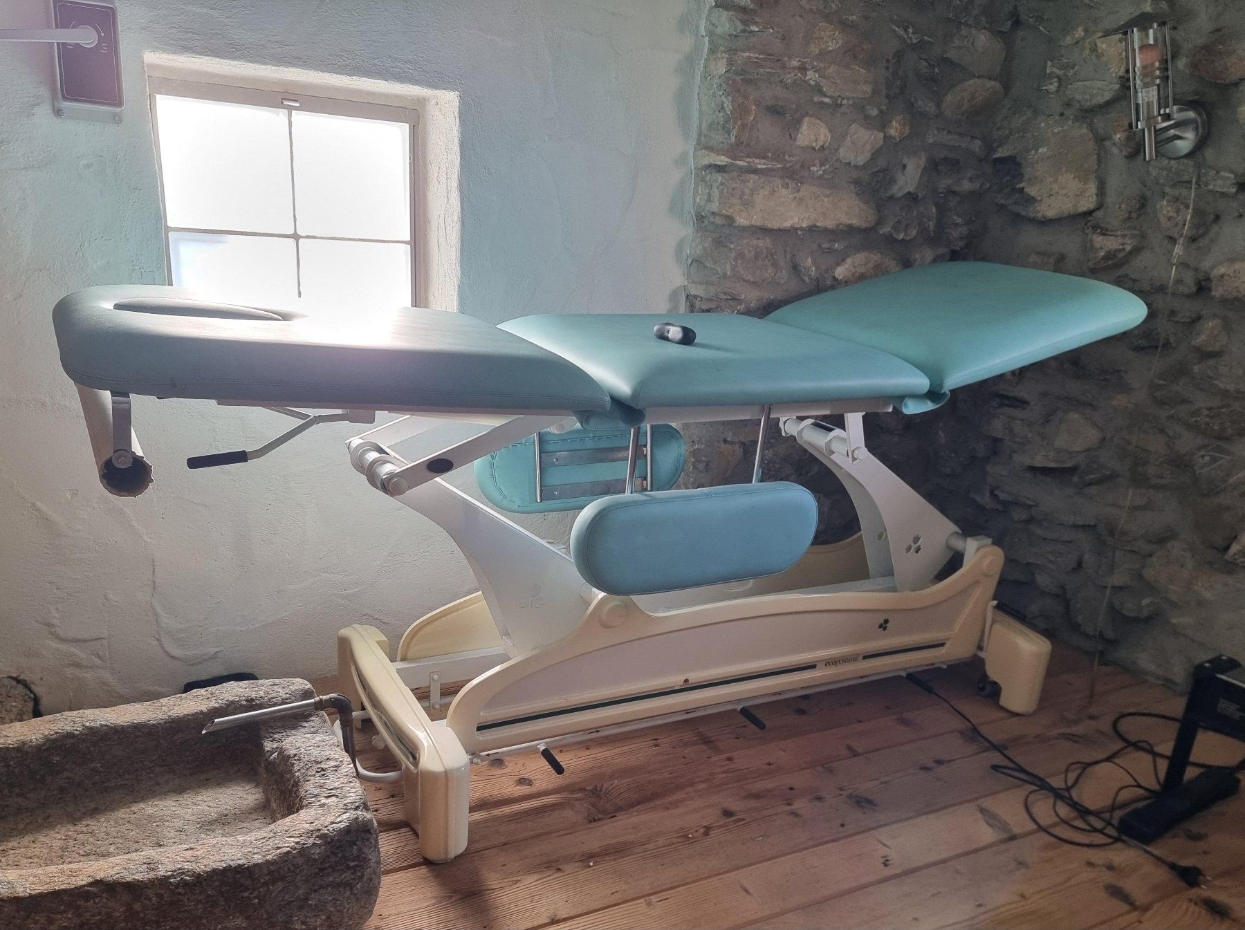 Dispositivi per massaggi: Table de massage électrique professionnelle LINAK CB9000AE1+ – Usato da Arbaz venduto da Sberclaz01