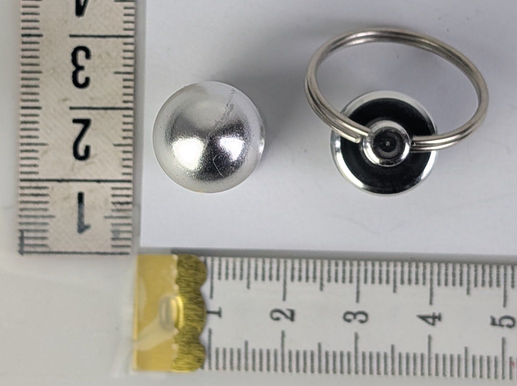 Portachiavi: 1x Mini Schlüsselbund-Pillenbox, NEU – Nuovo (secondo la descrizione) da Zürich venduto da 1.Simon 3