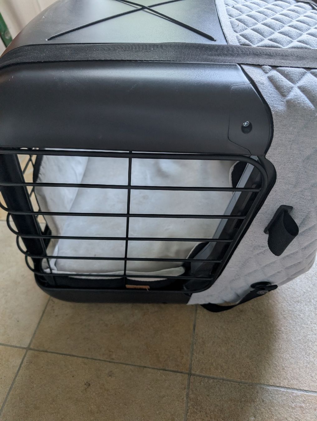 4pets Gabbie, trasporto & Sicurezza: 4pets Caree Transportbox "Cool Grey", neuwertig  – Usato da Flüh venduto da Nadja3345 5