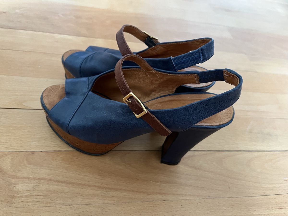 Chie Mihara Damenschuhe: Chie Mihara Plateau Sandalen – Gebraucht aus Lengwil von jan_8wtz