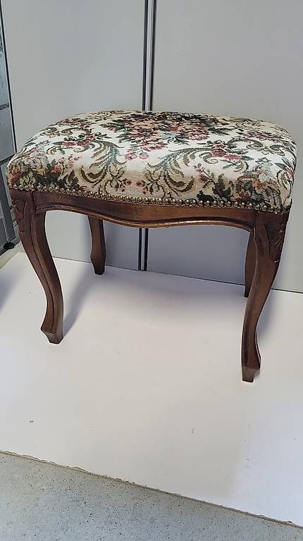 Hocker: Hocker / Polsterhocker / Sitzhocker – Gebraucht aus Zofingen von Loop_ReSale