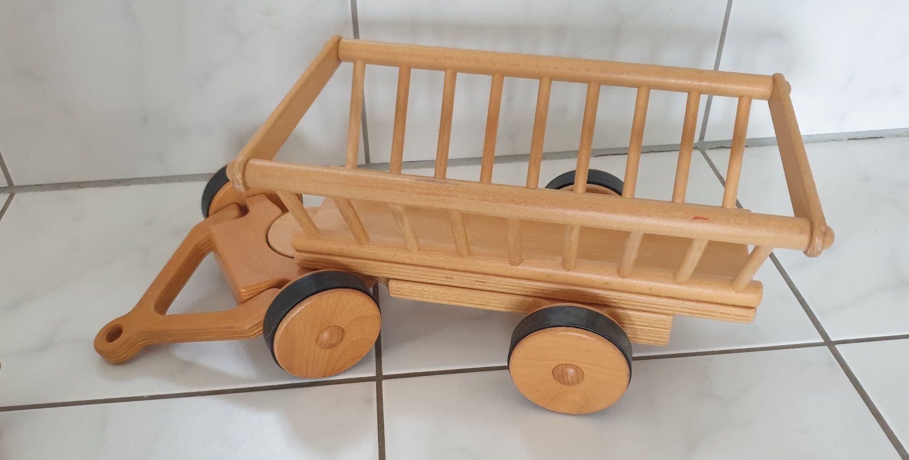 Spielzeuge: Pferdegespann mit Heuwagen aus Holz – Gebraucht aus Meggen von G7957c24 4