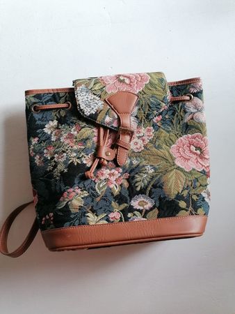 Rucksack mit Blumenmuster